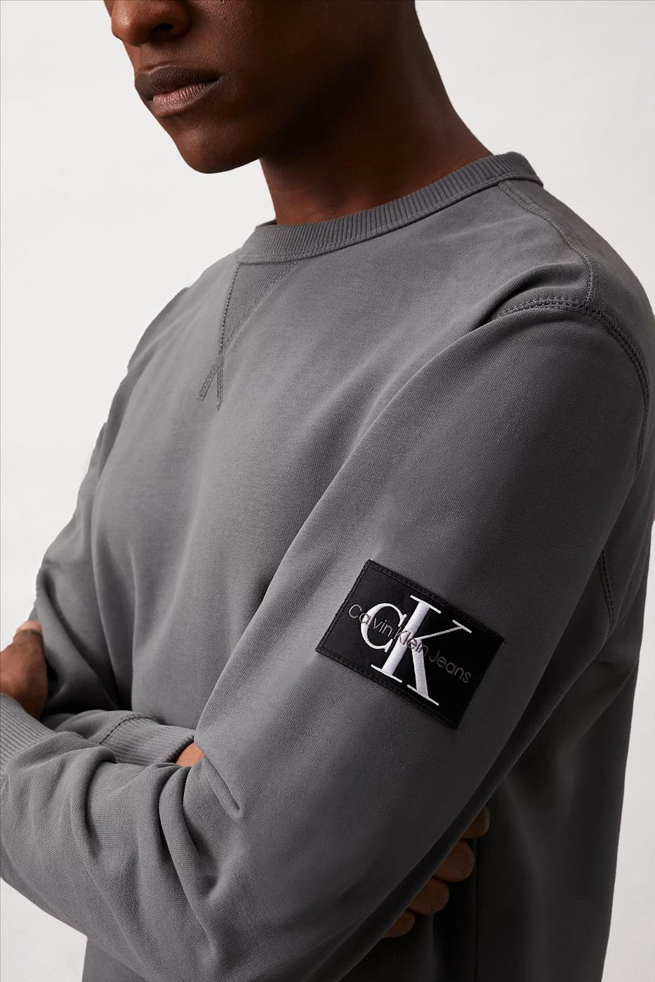 Calvin Klein Jeans - Donkergrijze Badge sweater
