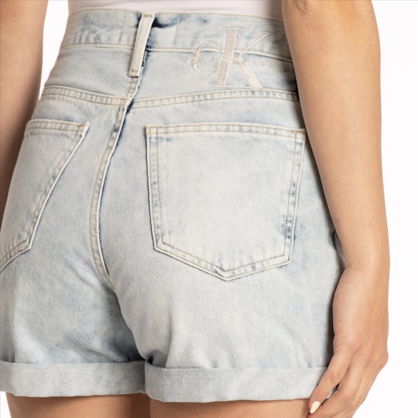 Calvin Klein Jeans - Lichtblauwe korte Mom jeansshort