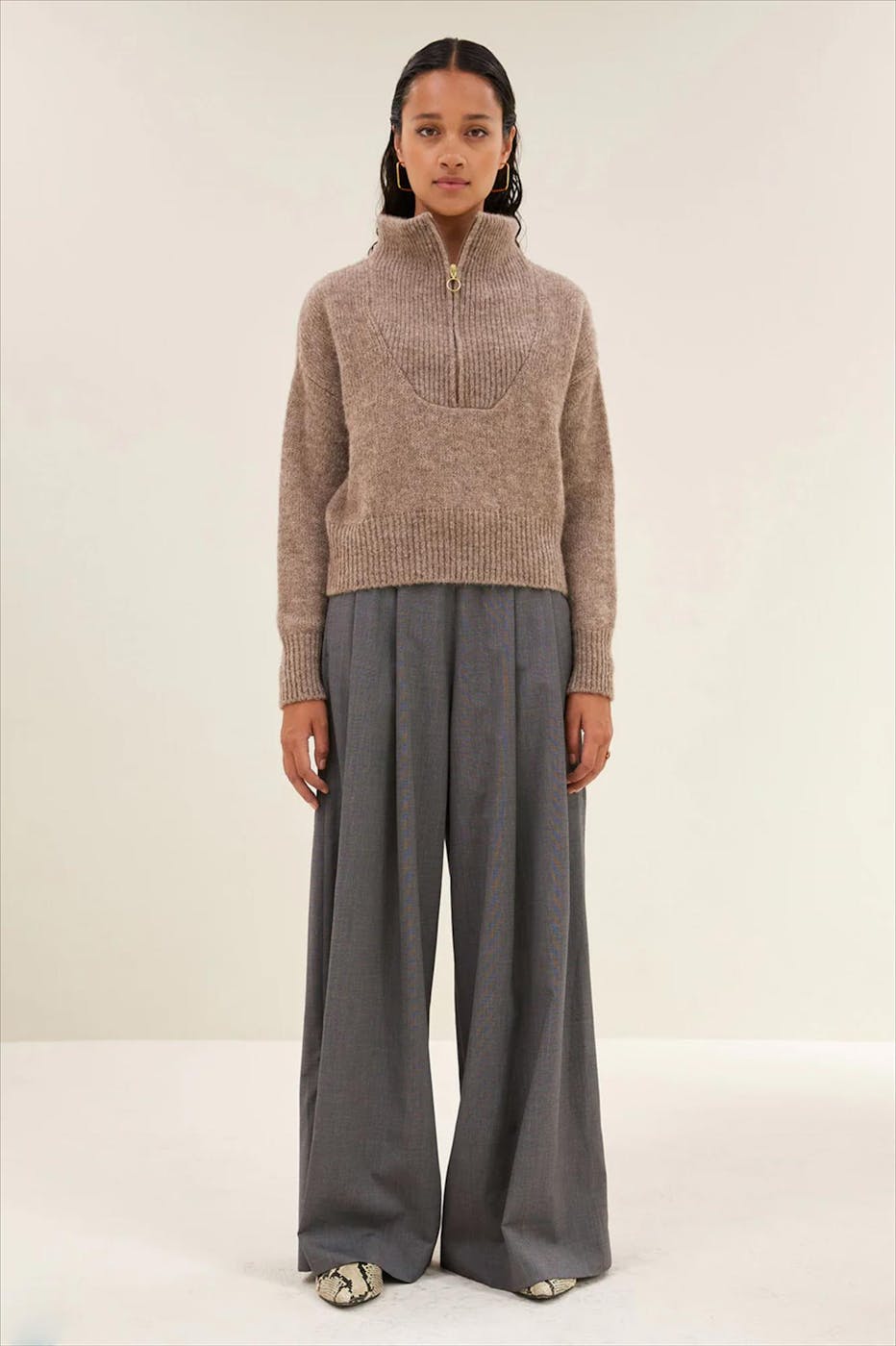 BY BAR - Beige Boxy Beau trui