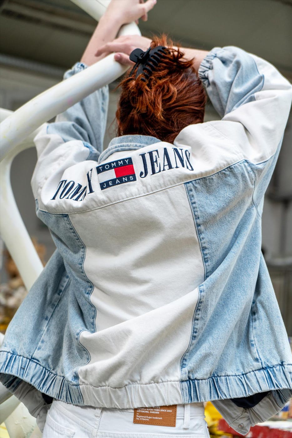 Tommy Jeans - Lichtblauwe-witte College jeansjas