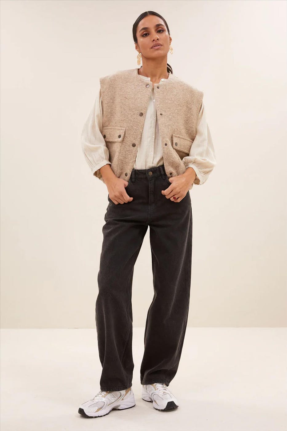 BY BAR - Beige Maggie Sleeveless vestje
