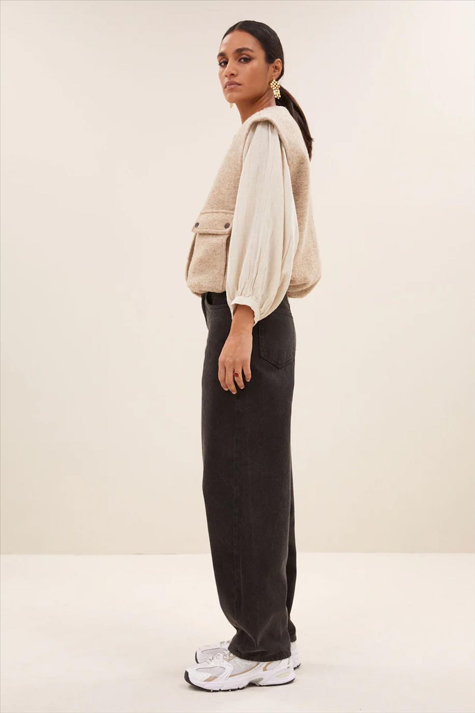 BY BAR - Beige Maggie Sleeveless vestje