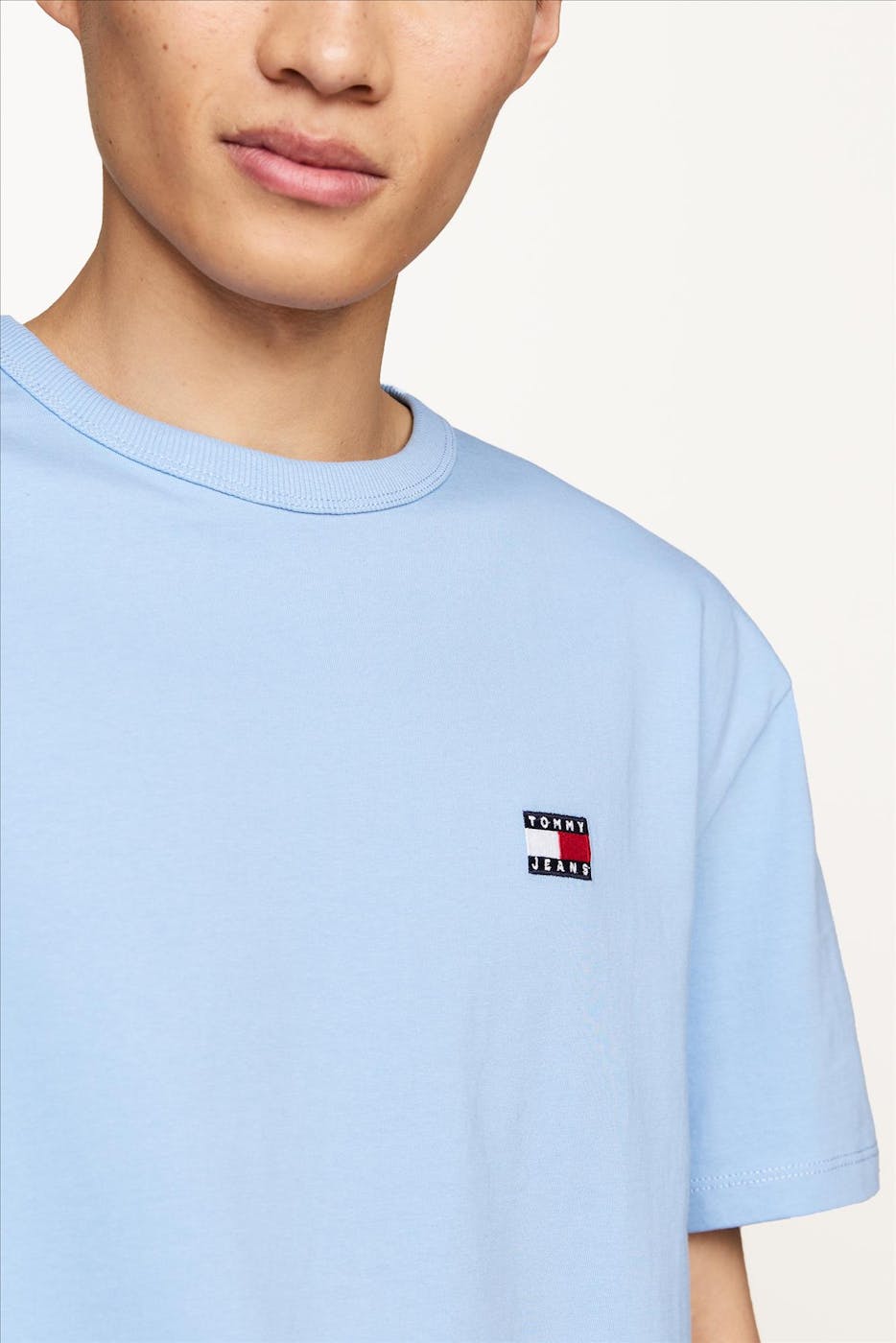 Tommy Jeans - Lichtblauwe Badge T-shirt