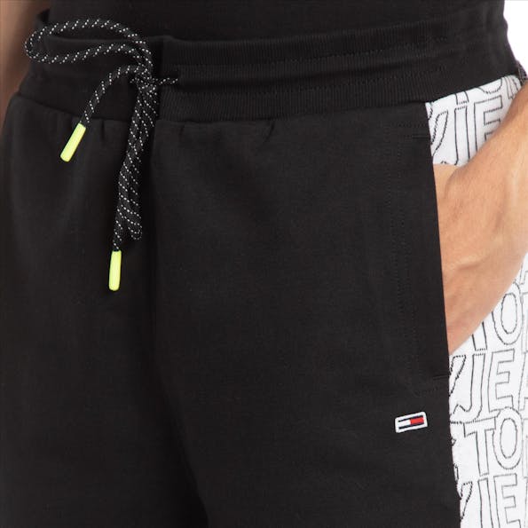Tommy Jeans - Zwart-witte TJM Corp Short