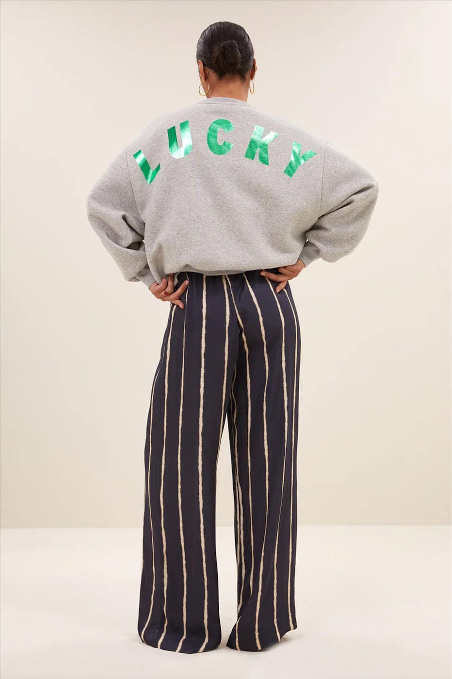 BY BAR - Grijze Bibi Lucky Gloss sweater