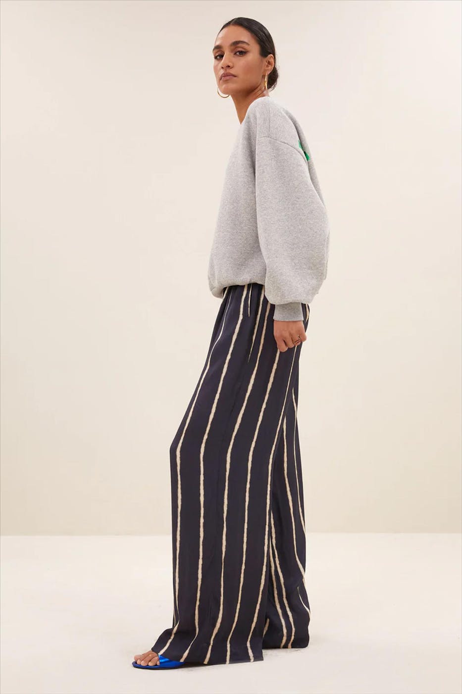 BY BAR - Grijze Bibi Lucky Gloss sweater