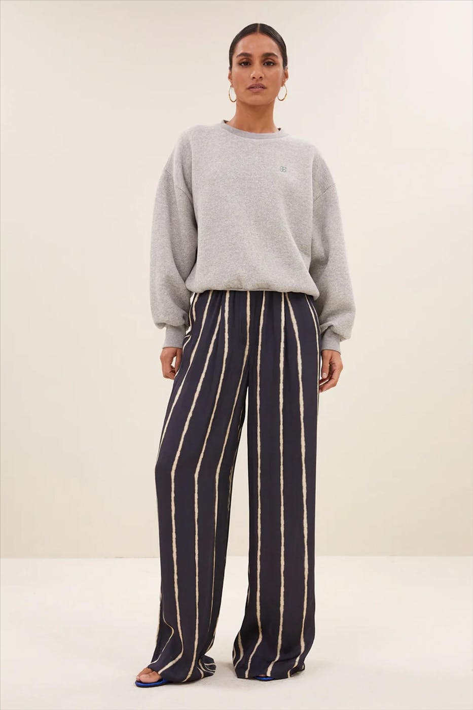 BY BAR - Grijze Bibi Lucky Gloss sweater