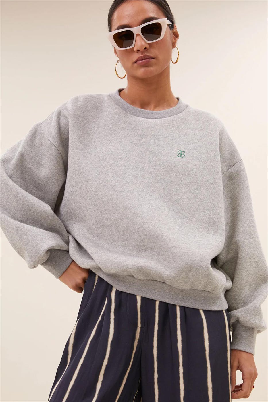 BY BAR - Grijze Bibi Lucky Gloss sweater